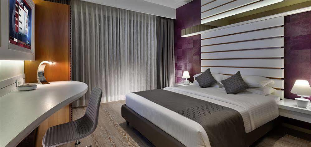 The Atara Hotel Гургаон Екстериор снимка